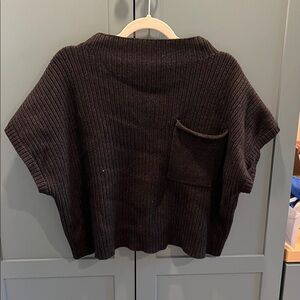 Entro ribbed knit mock neck short sleeve cropped sweater in size Large.